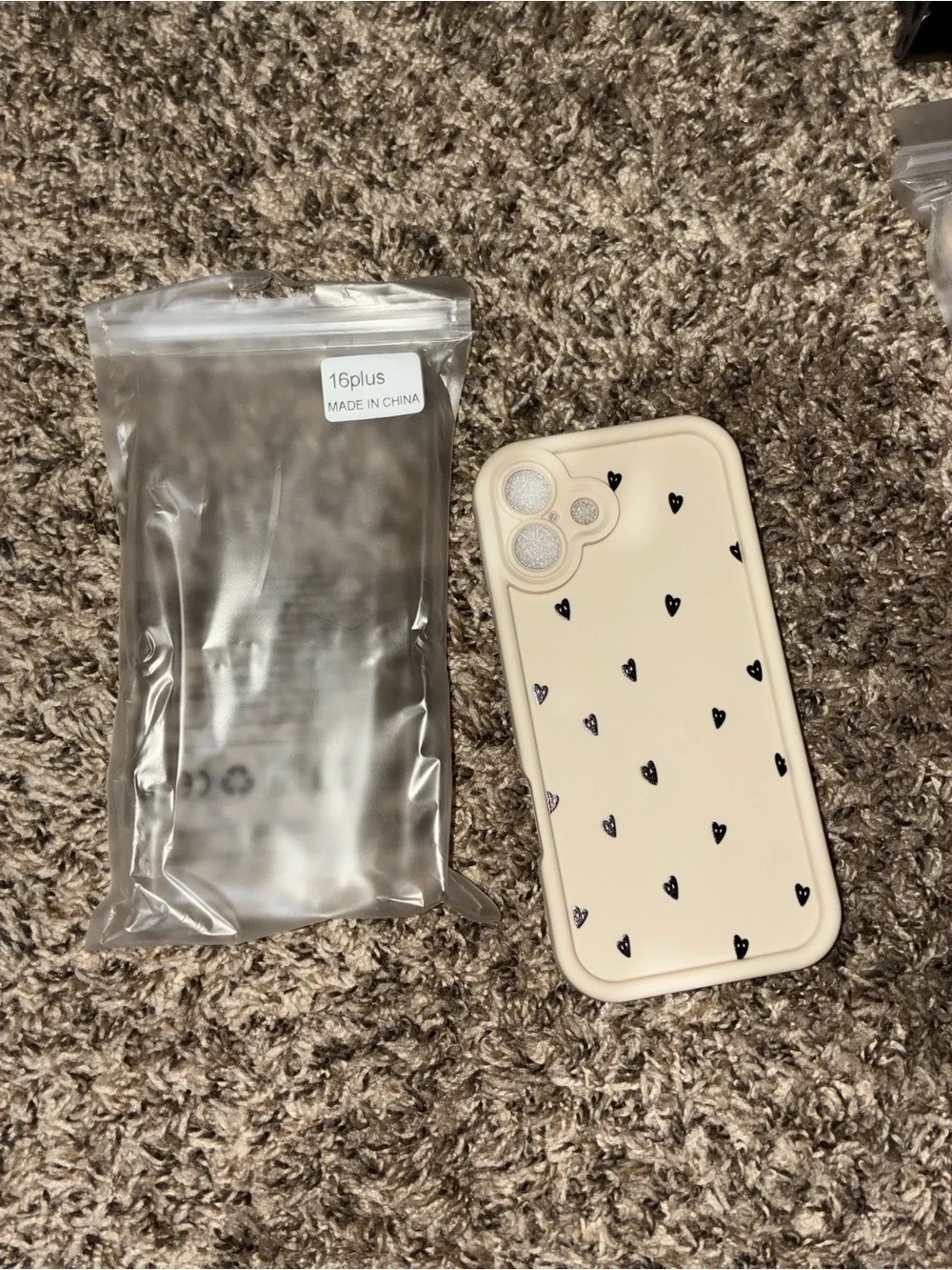 Brown Heart Pattern Phone Case for iPhone 17 Pro Max